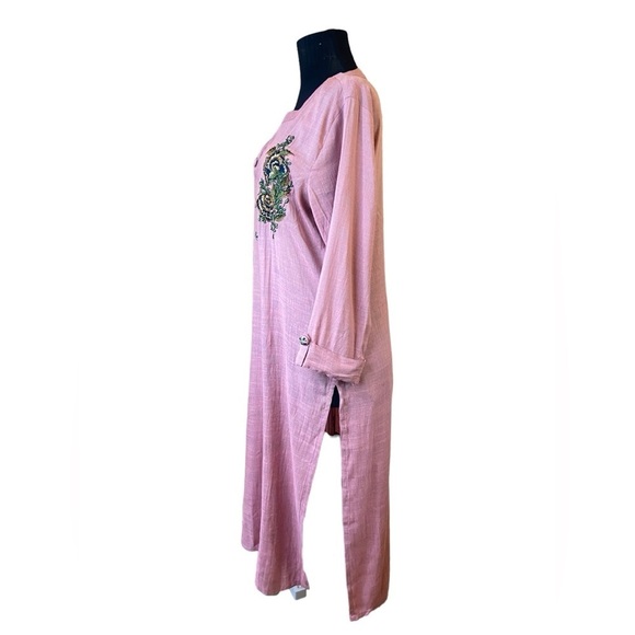 Anora Pale Pink Linen Kaftan With Embroidered Flowers - Picture 3 of 15